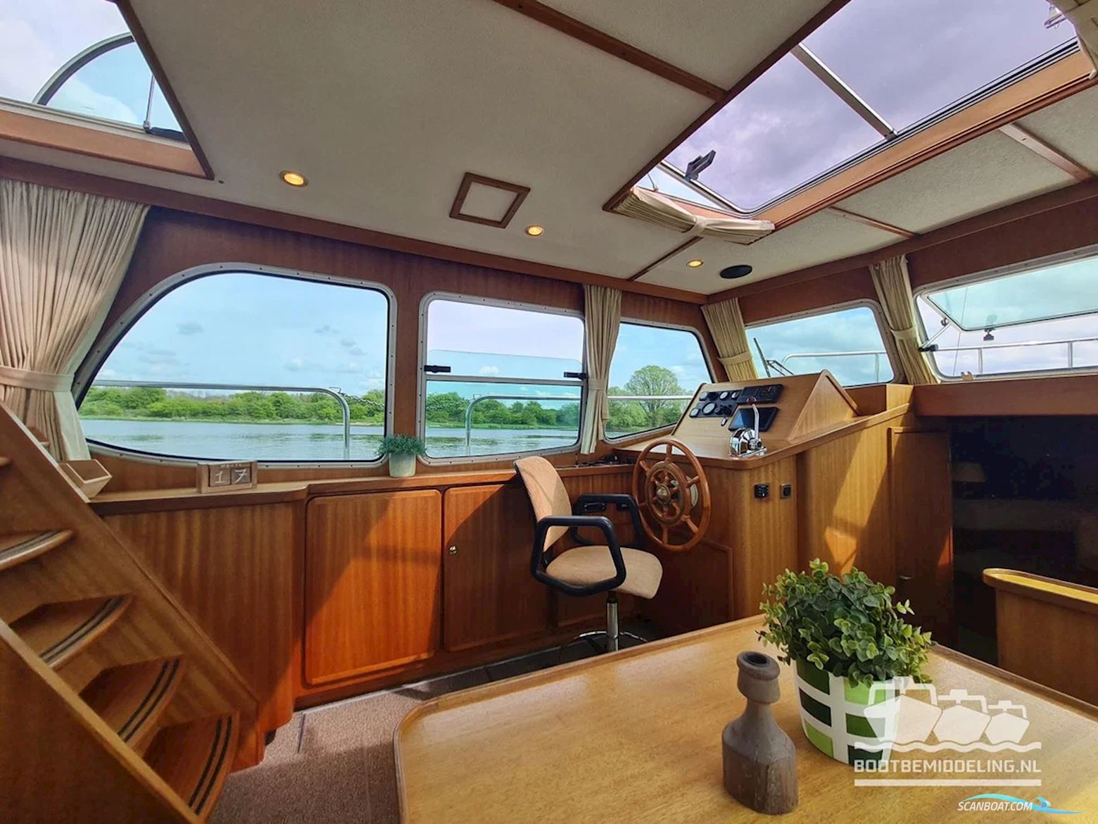 Linssen Dutch Sturdy 320 AC Royal