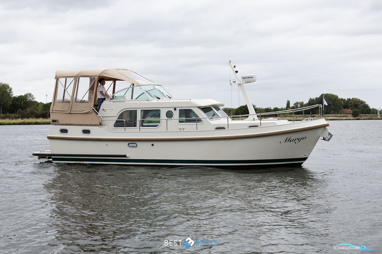 Linssen Grand Sturdy 34.9 AC Motorbåd 2009, med Volvo Penta is een Zweeds merk dat wereldwijd bekendstaat om betrouwbare en krachtige scheepsmotoren en aandrijfsystemen. Ze leveren zowel diesel- al motor, Holland