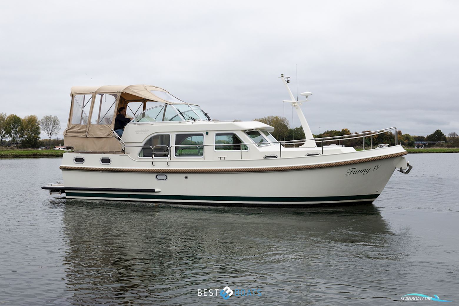 Linssen Grand Sturdy 34.9 AC Motorbåd 2014, med Volvo Penta is een Zweeds merk dat wereldwijd bekendstaat om betrouwbare en krachtige scheepsmotoren en aandrijfsystemen. Ze leveren zowel diesel- al motor, Holland