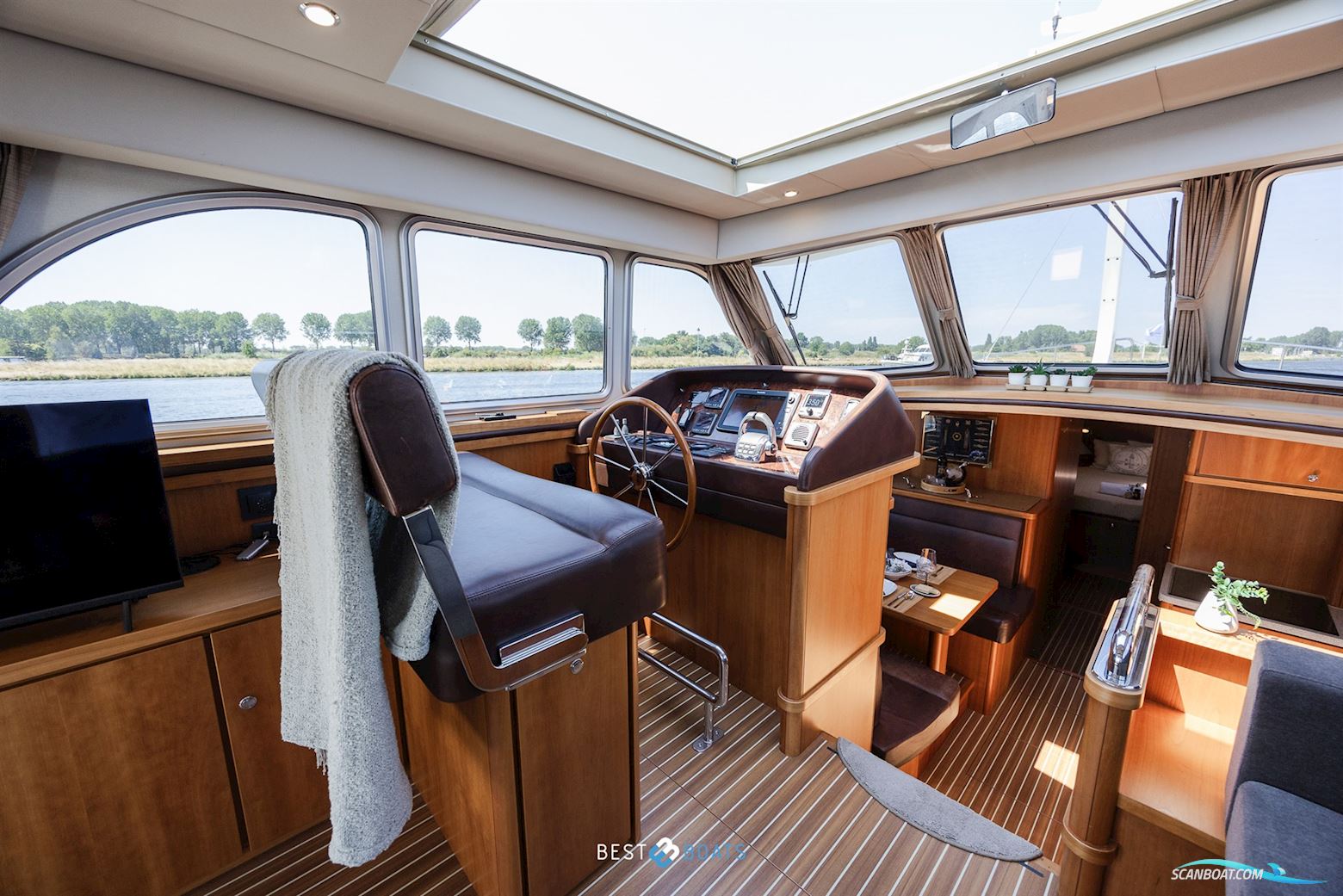 Linssen Grand Sturdy 470 Sedan Wheelhouse