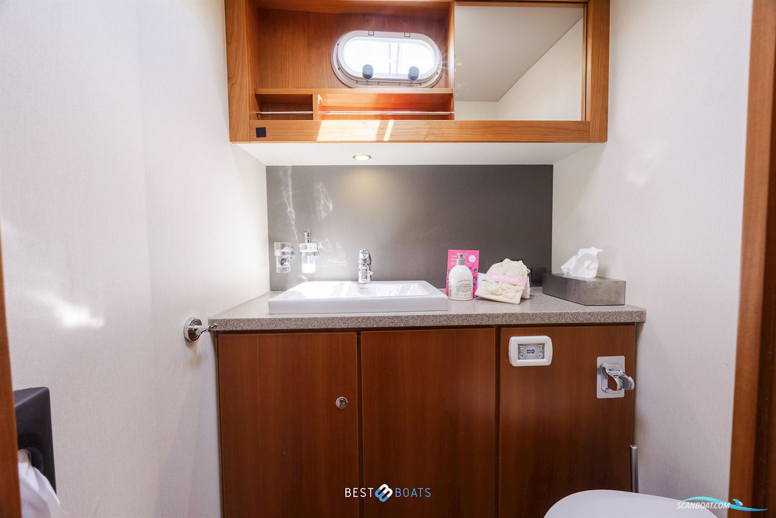 Linssen Grand Sturdy 470 Sedan Wheelhouse