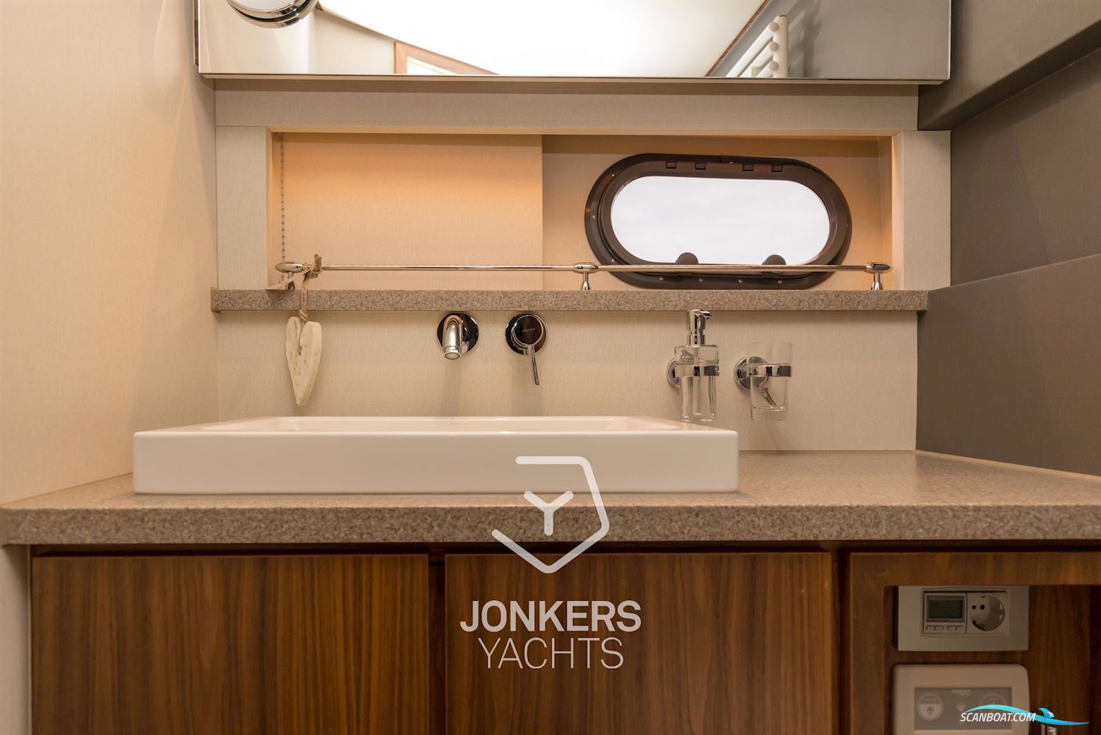 Linssen Grand Sturdy 590 AC Variotop "Stabilizers"
