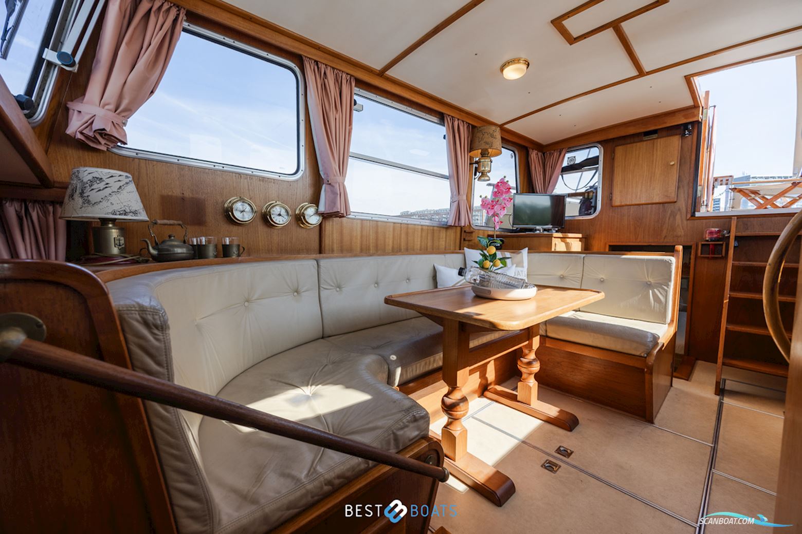 Linssen St. Jozef 1050 Salon AK-L
