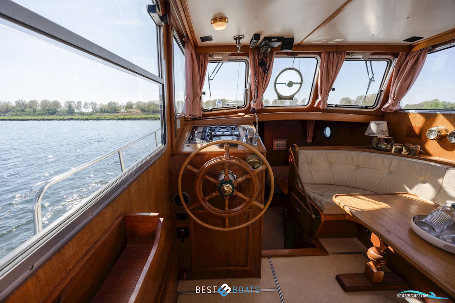 Linssen St. Jozef 1050 Salon AK-L