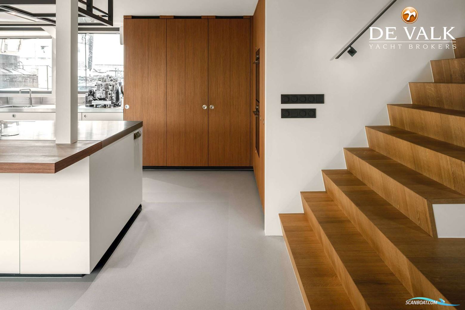 Live aboard MY With berth in Amsterdam