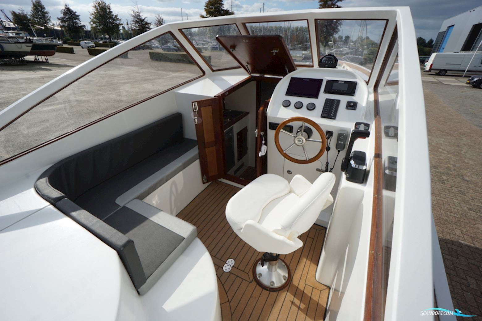 LOBSTER LB26 Classic Runabout