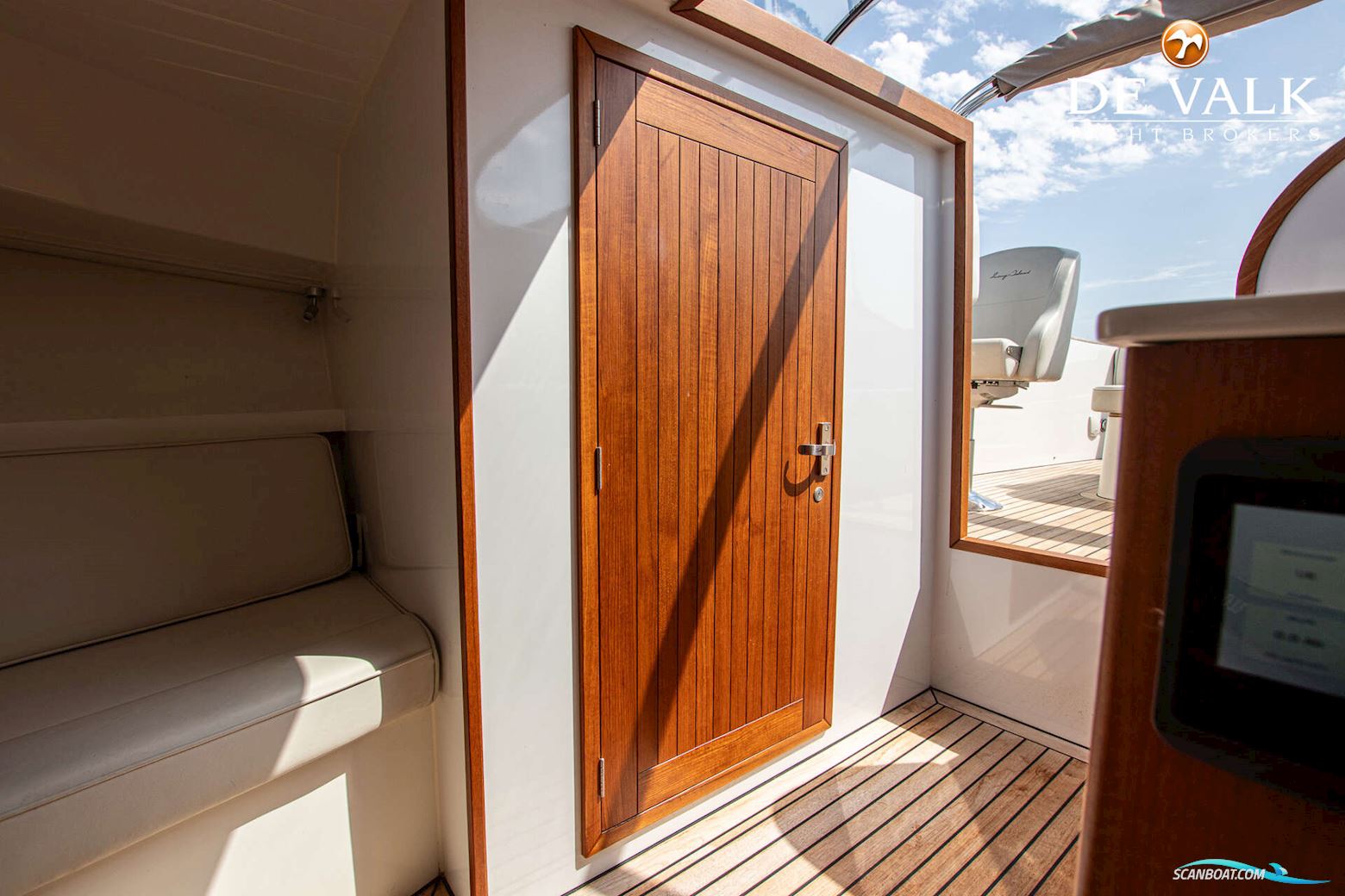 Long Island 33 Runabout