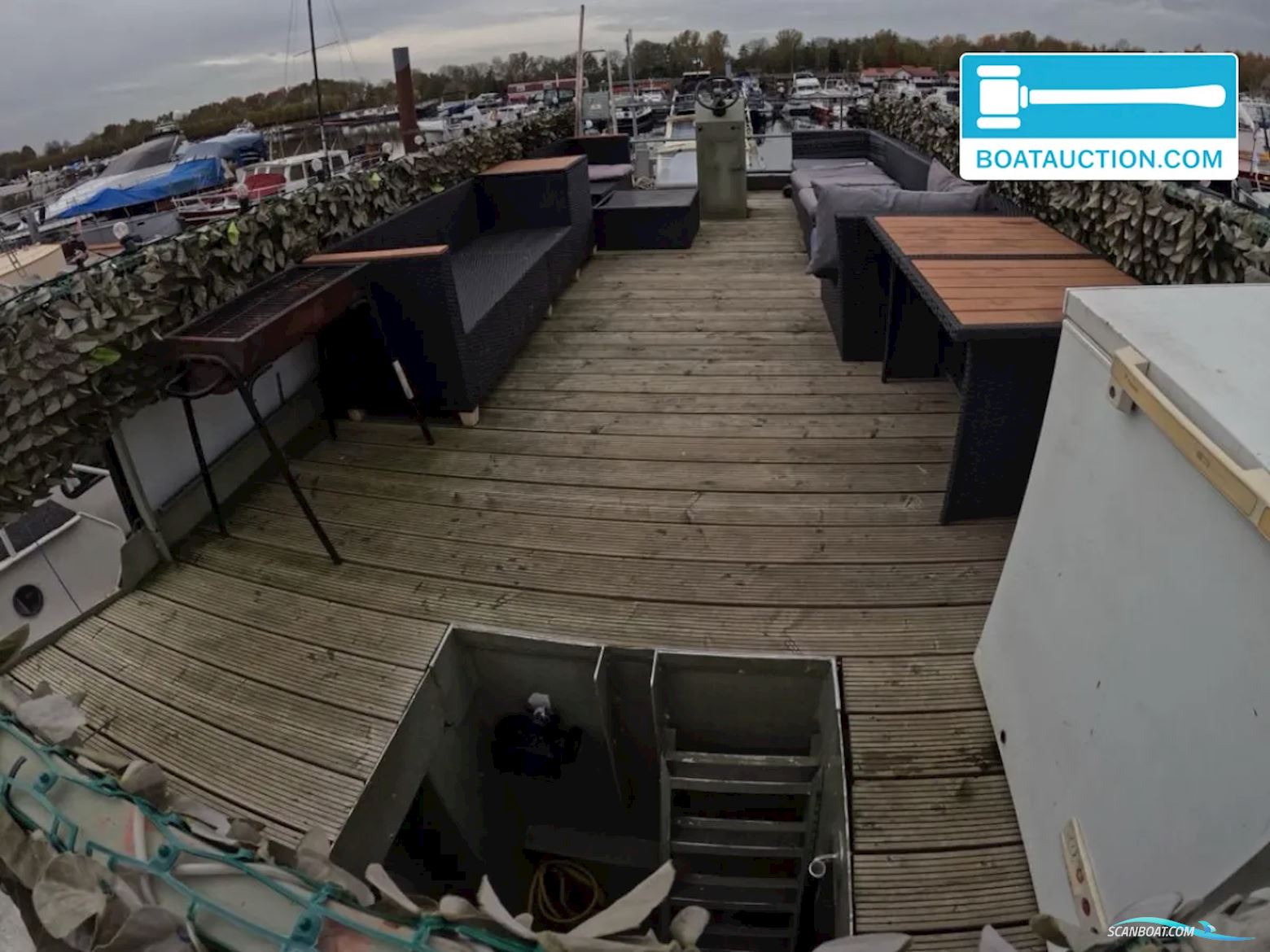 Loosdrecht Houseboat