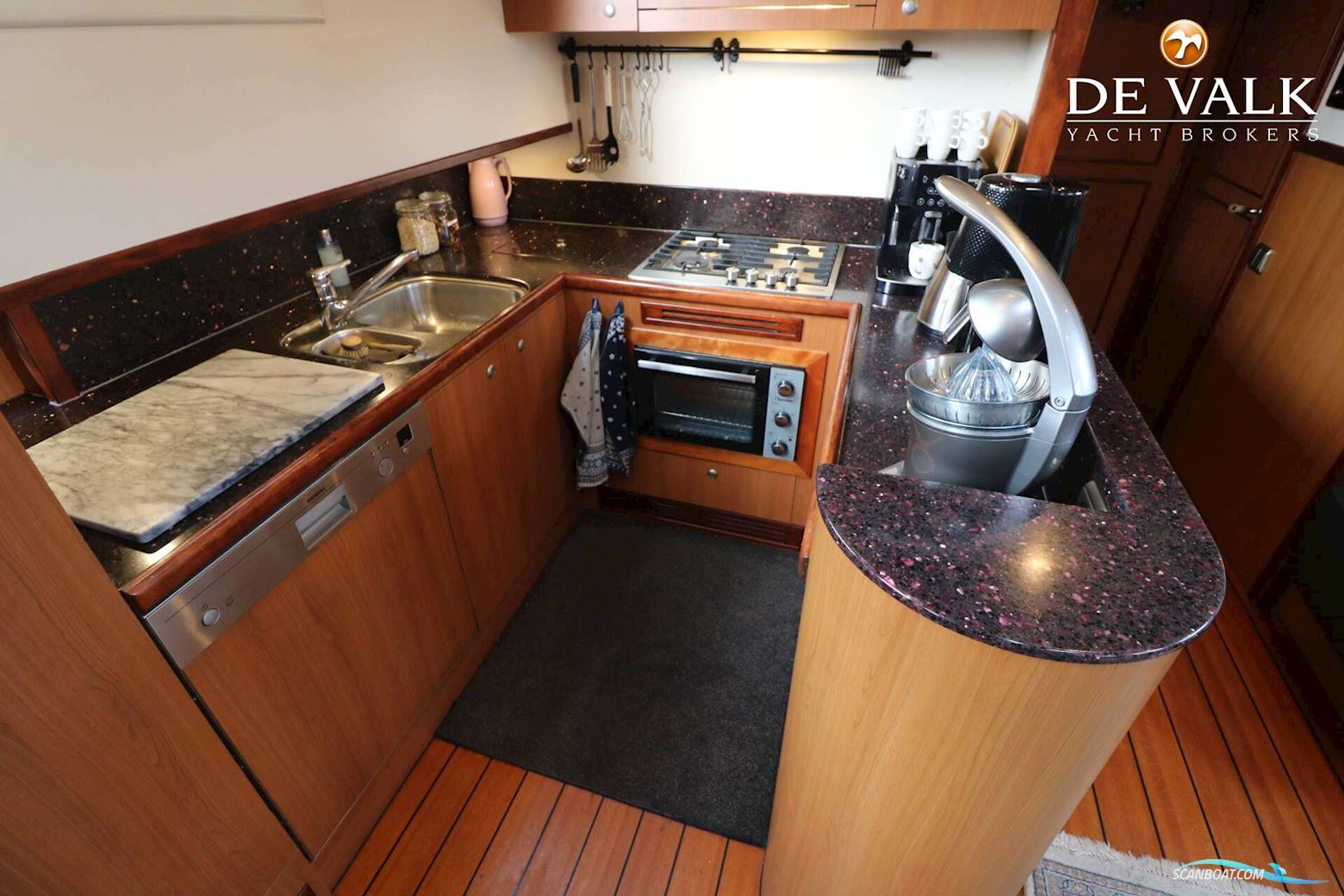 Luxe Motor 1900 Dutch Traveller