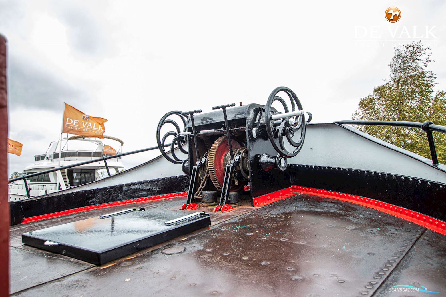 Luxe Motor 28M