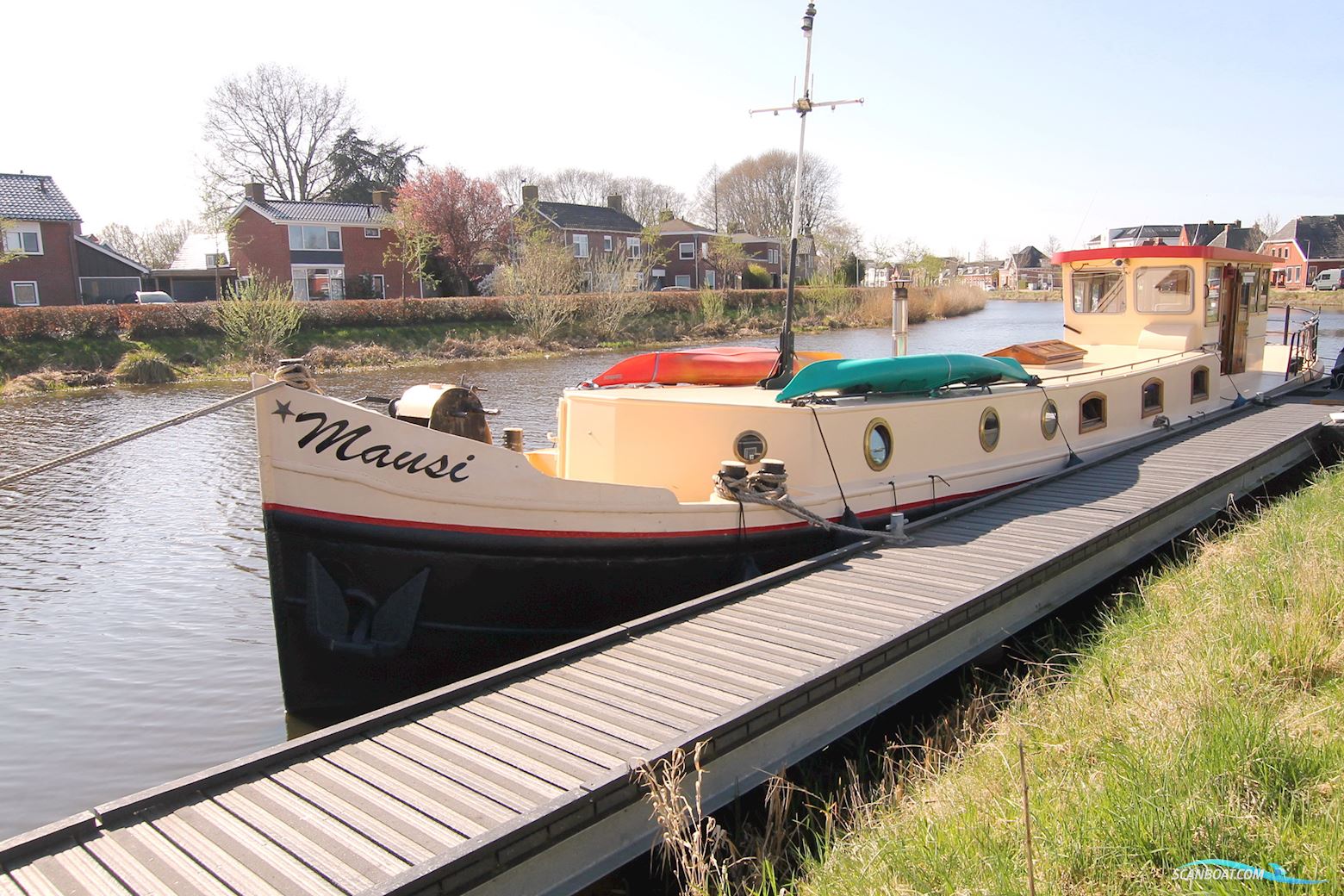 Luxe Motor Live Aboard