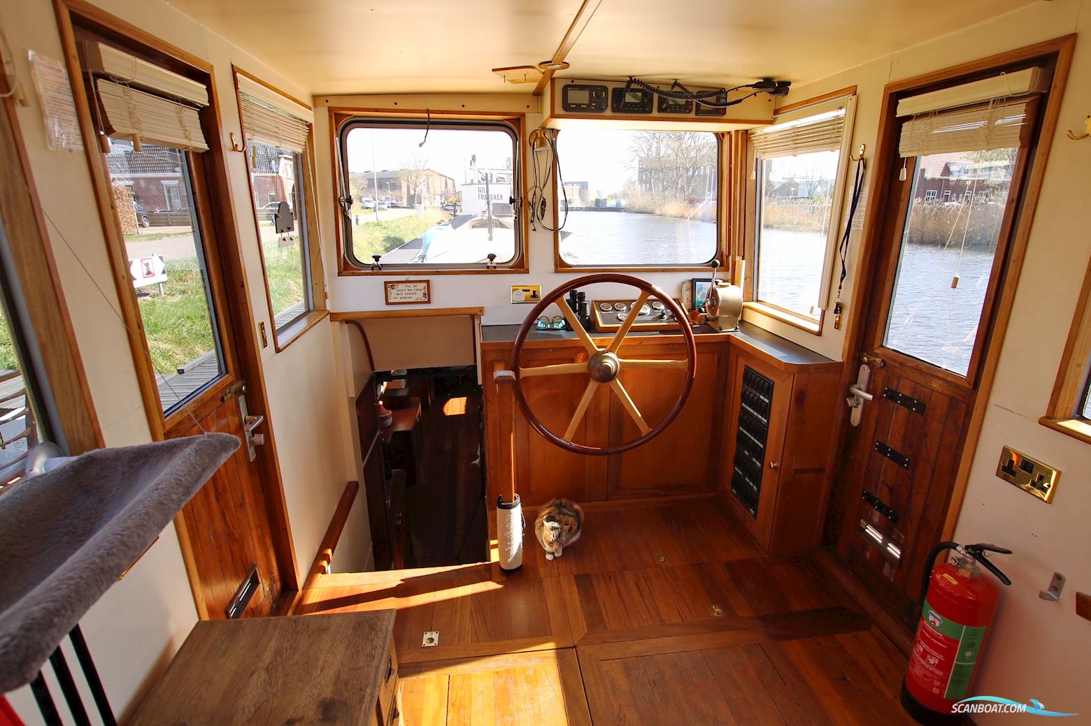 Luxe Motor Live Aboard