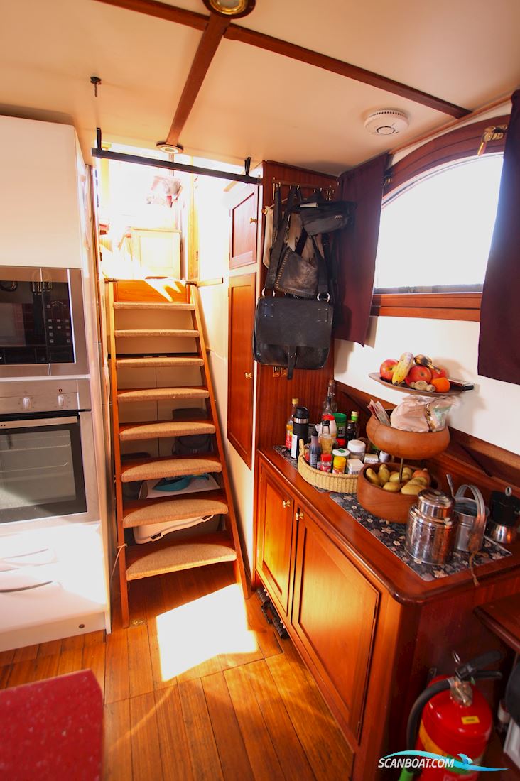 Luxe Motor Live Aboard