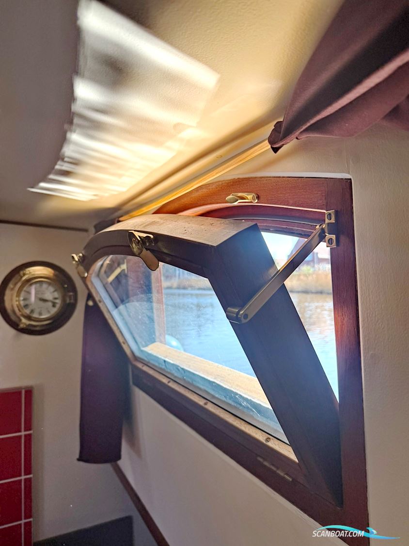 Luxe Motor Live Aboard