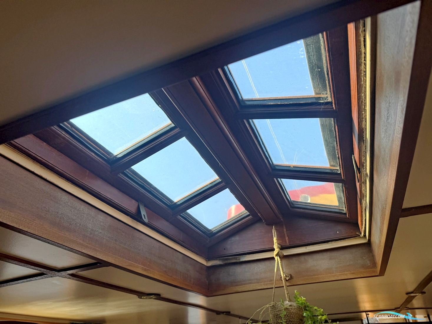 Luxe Motor Live Aboard