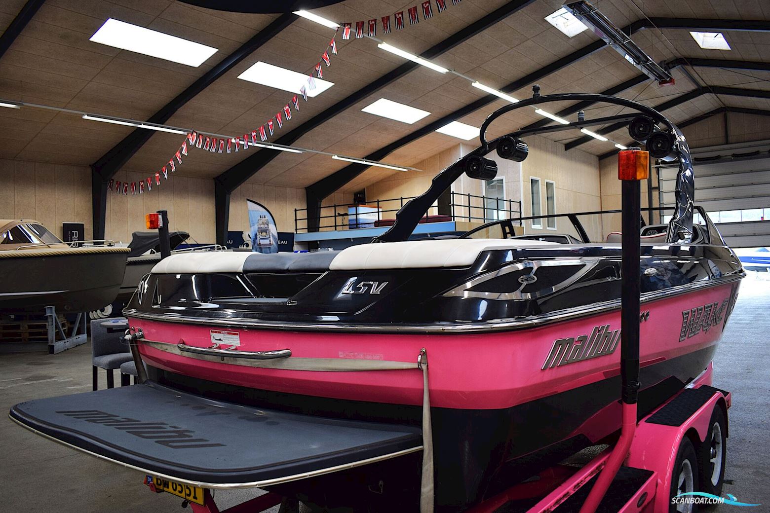 Malibu – 23LSV Wake Setter – MASSIVT NEDSAT
