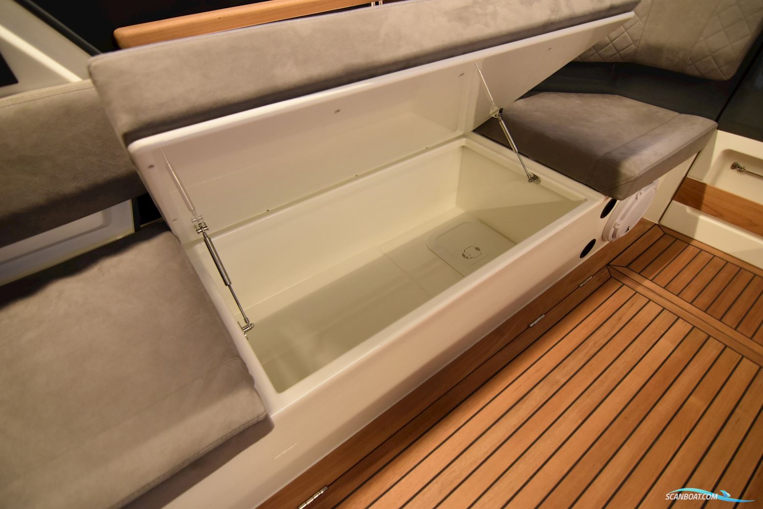 Marex 440 Gourmet Cruiser