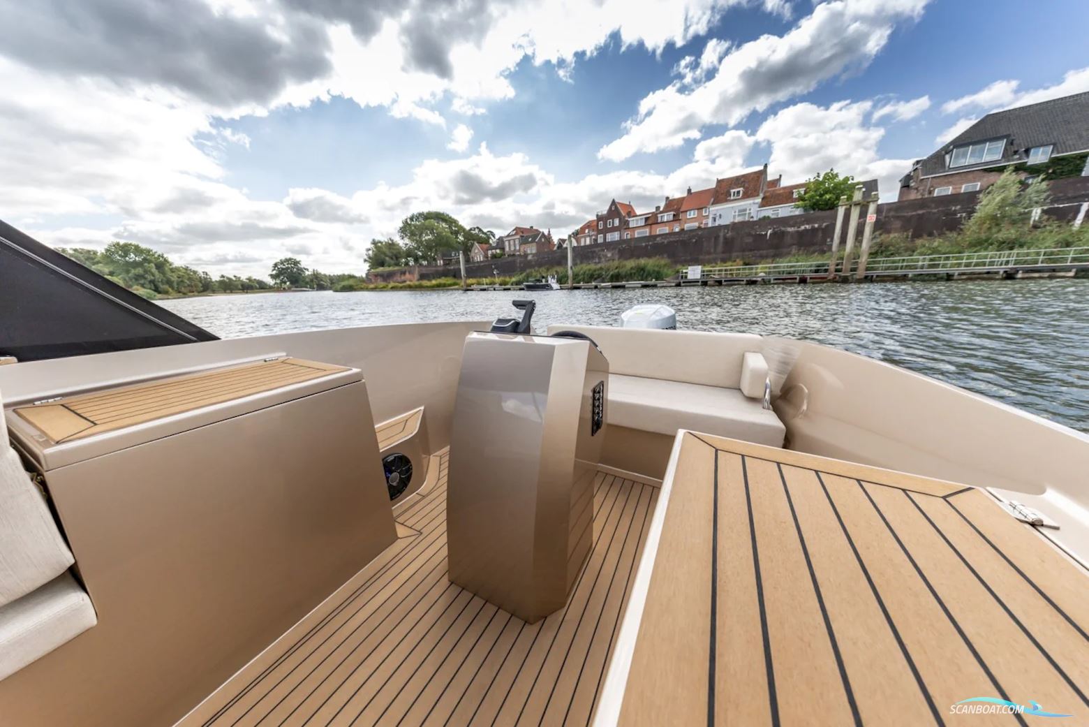 Maxima 580 Sport Lounge