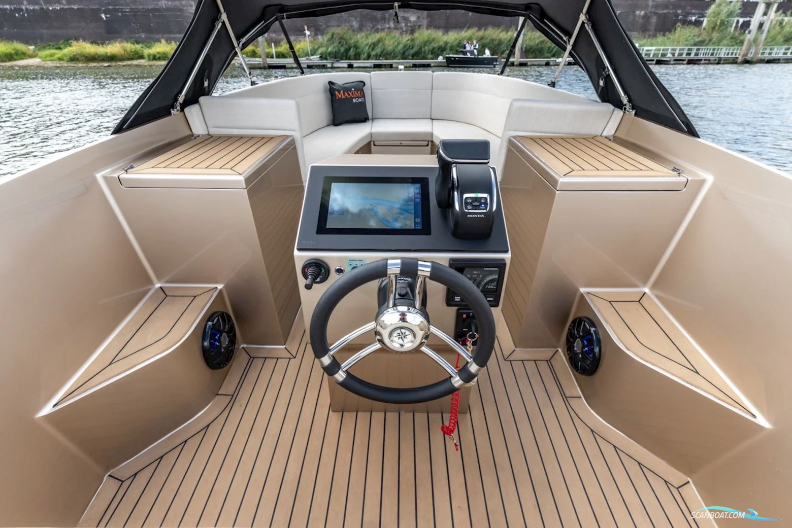Maxima 580 Sport Lounge