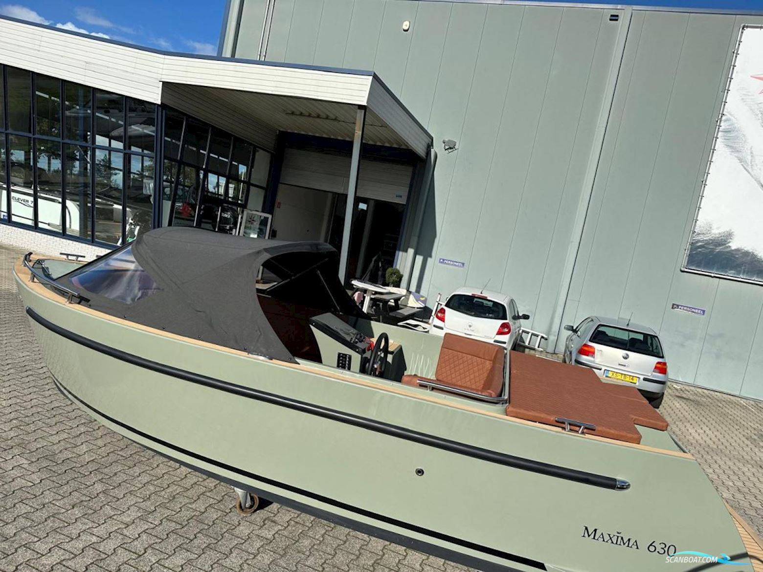 Maxima 630 Tender met boegschroef