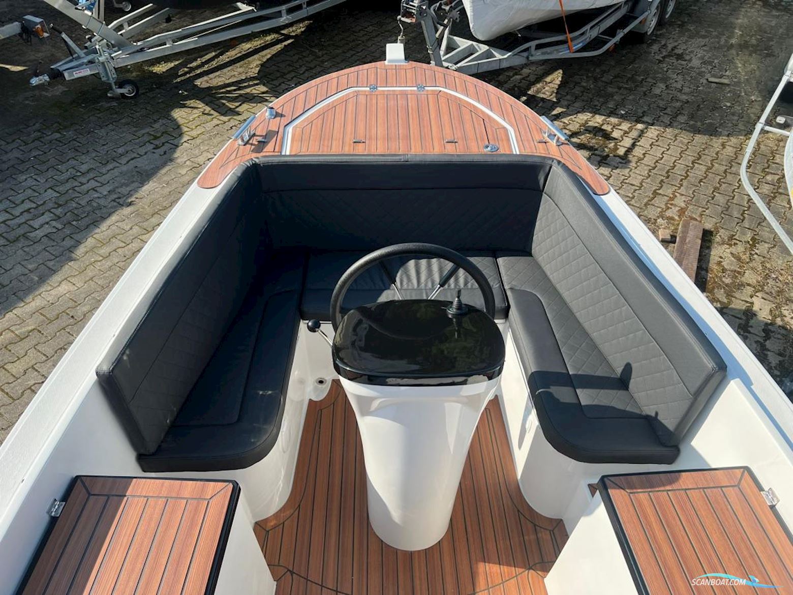 Maxima 650 Flying Lounge Met Boegschroef