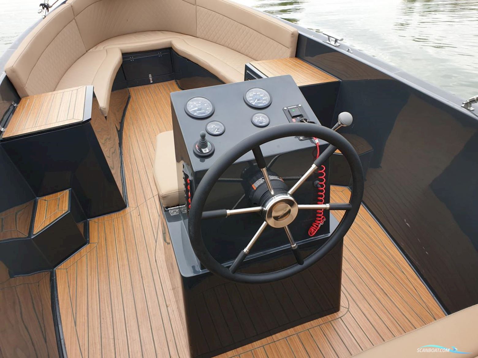 Maxima 650 Flying Lounge