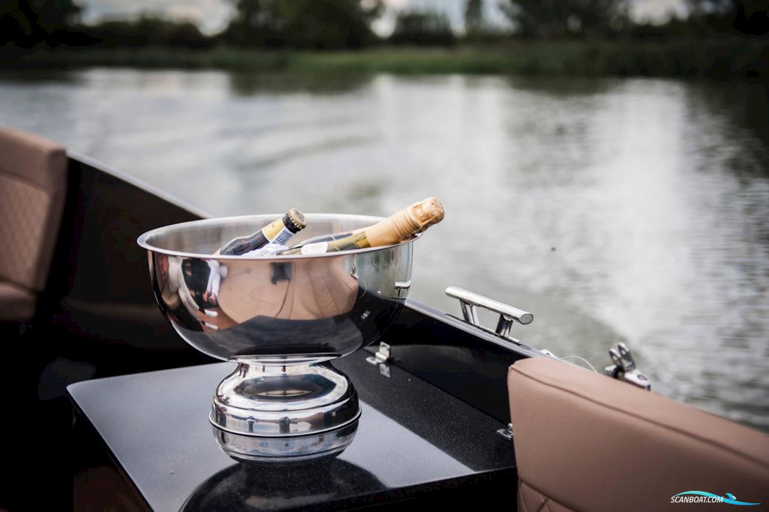 Maxima 750 Flying lounge