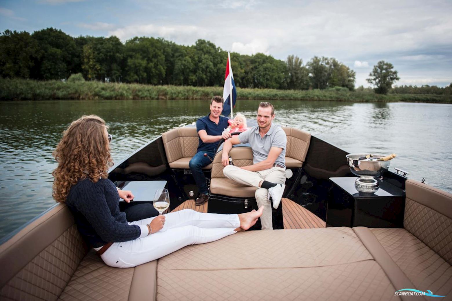 Maxima 750 Flying lounge