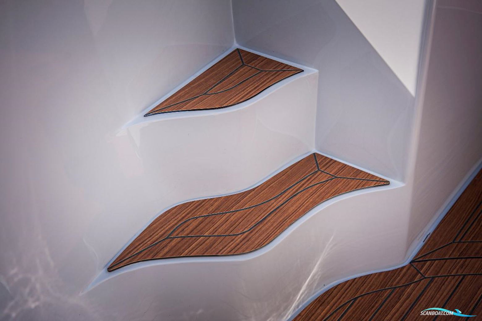 Maxima 750 Flying lounge