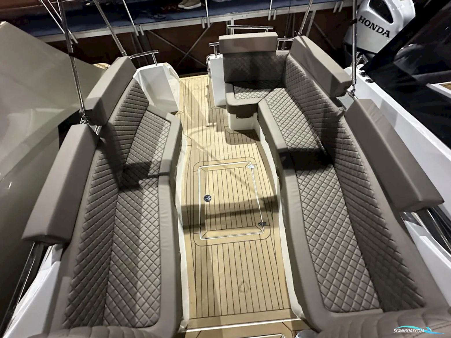 Maxima 920 Cabin