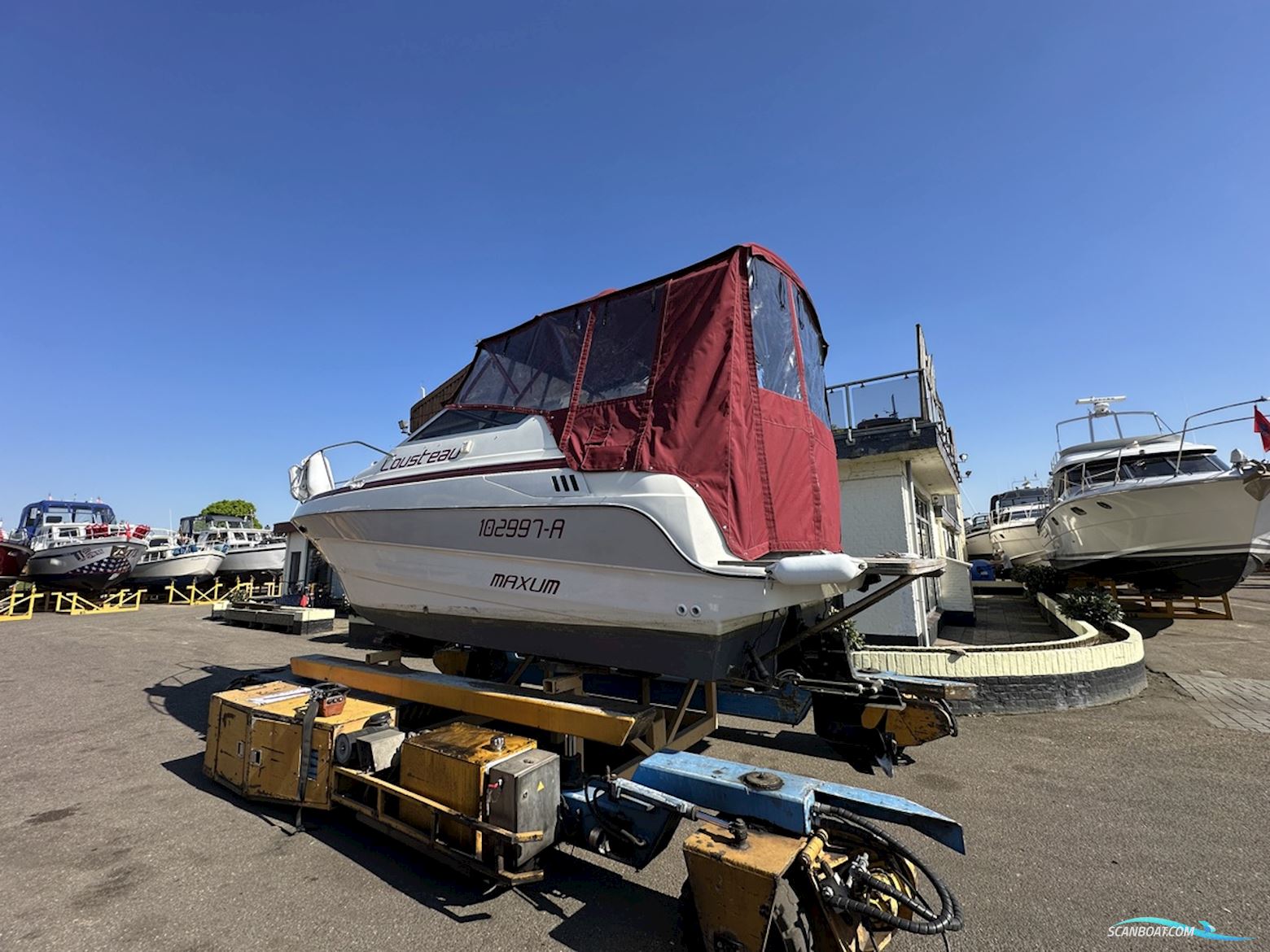 Maxum 2300