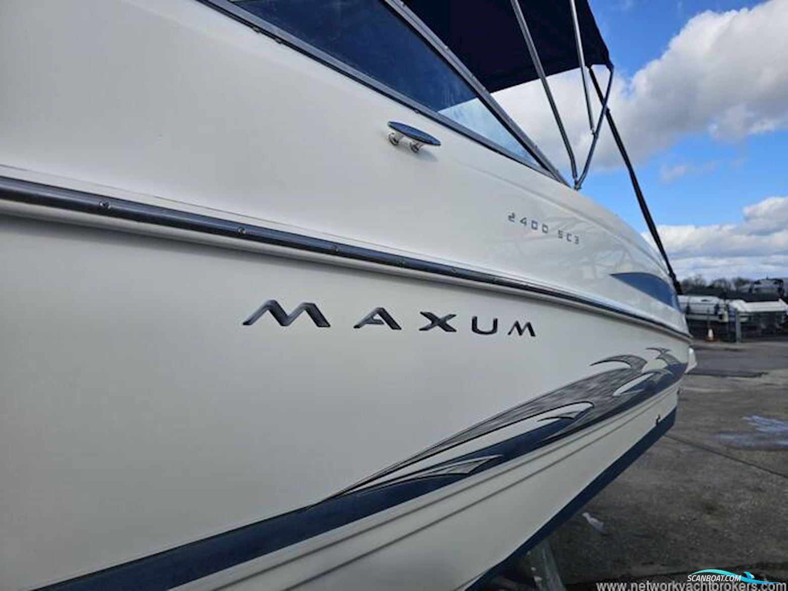 Maxum 2400 SC3