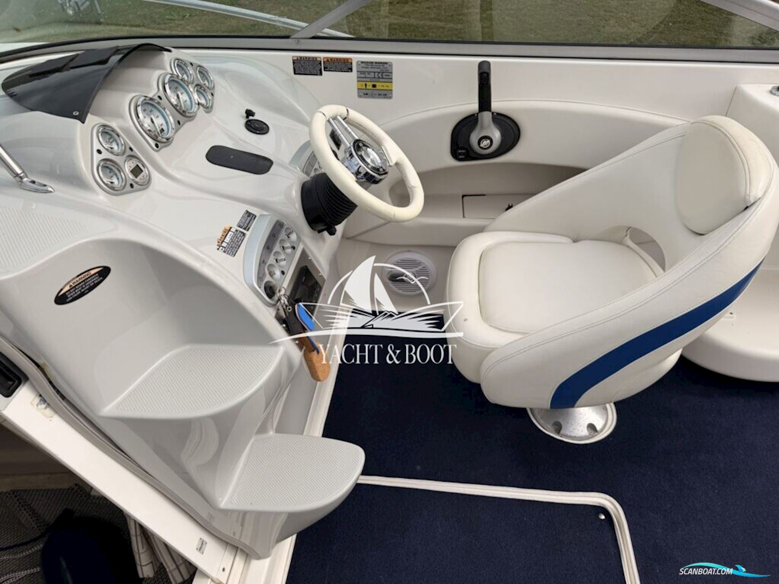 Maxum 2400 SC3