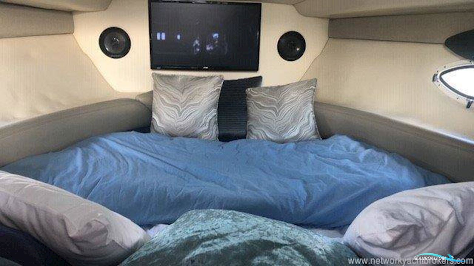 Maxum 2500SE