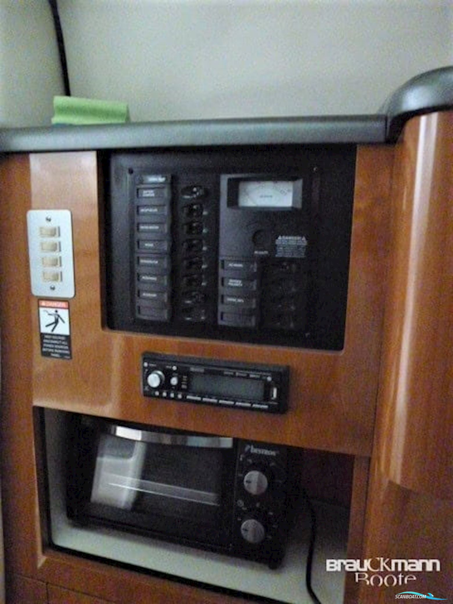 Maxum 2900 SCR