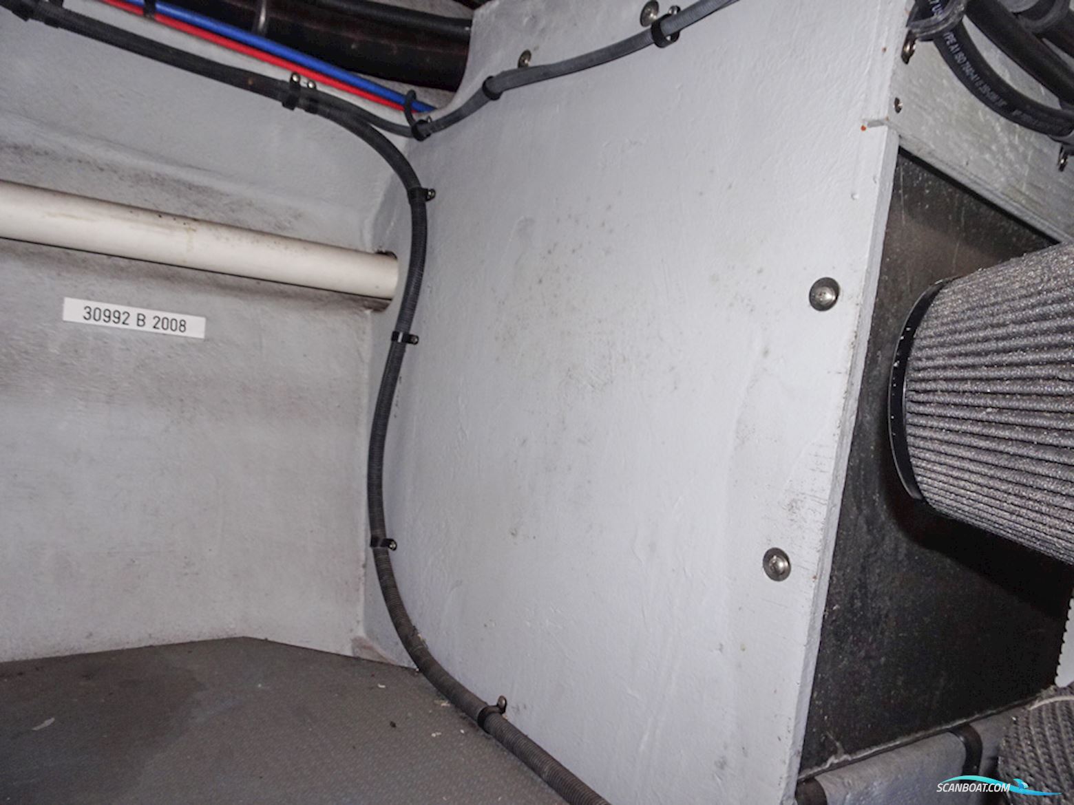 Meridian 391 Sedan