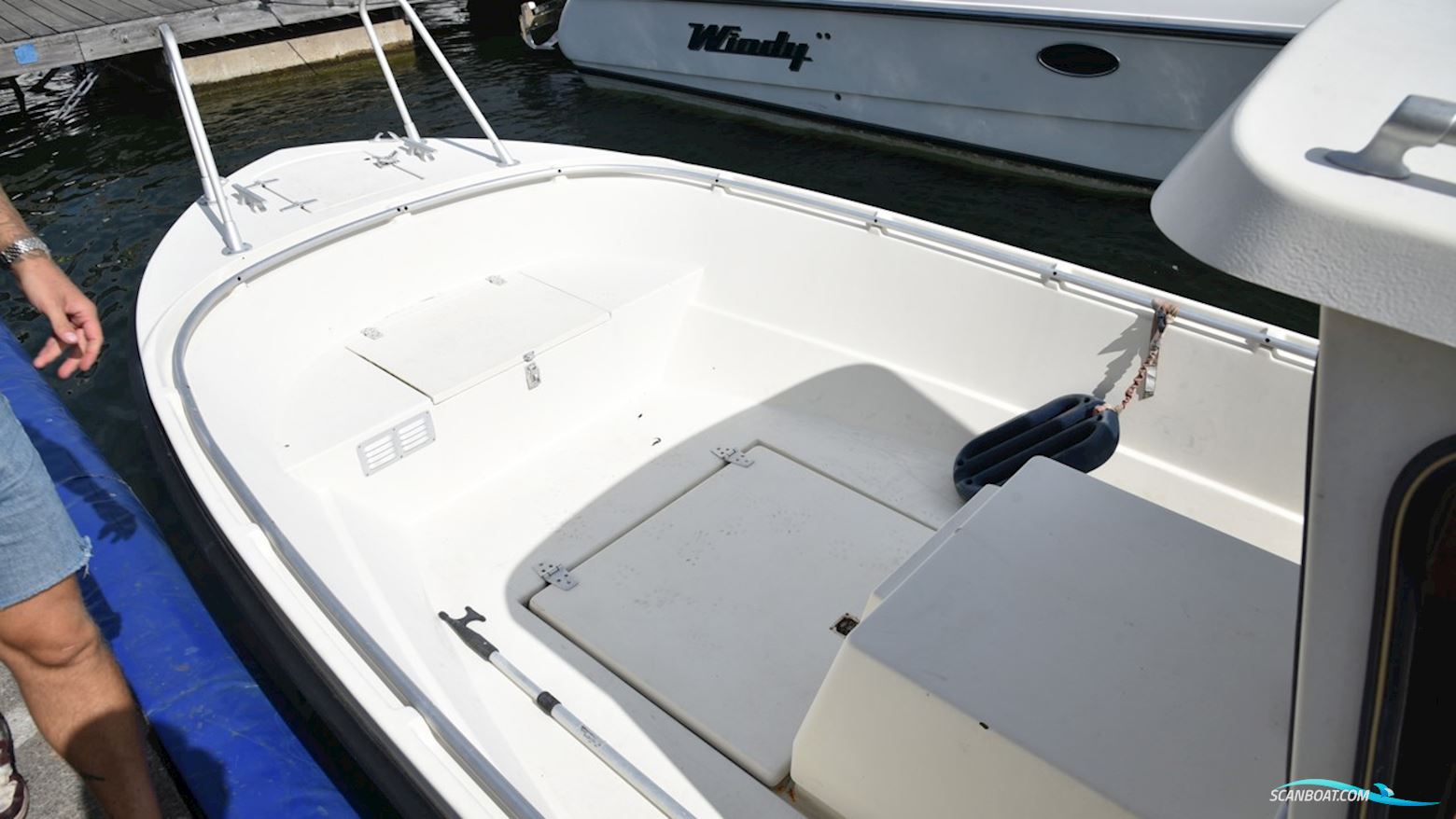 Minor 6400 Walk Round Cabin