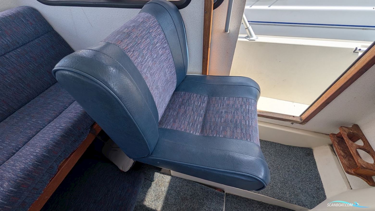 Minor 6400 Walk Round Cabin