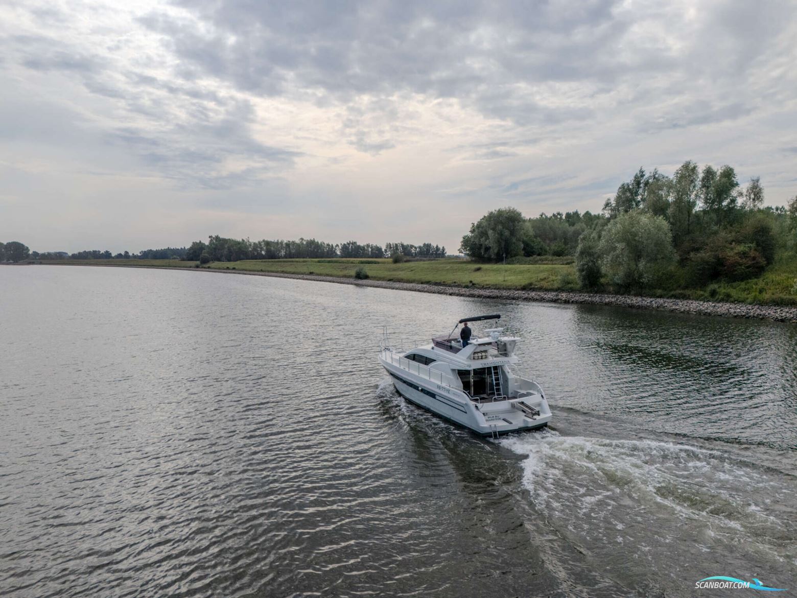 Mochi Craft 43 Flybridge