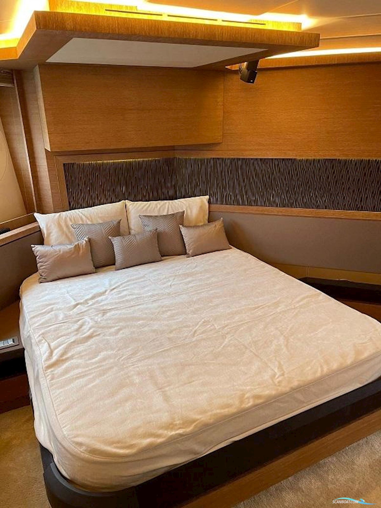 Monte Carlo Yachts MCY 76