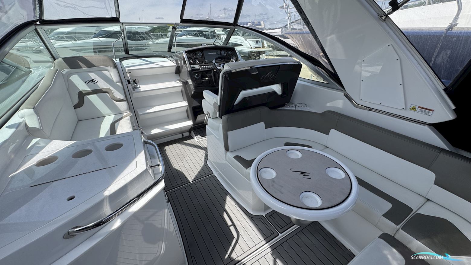 Monterey 275 Sport Yacht