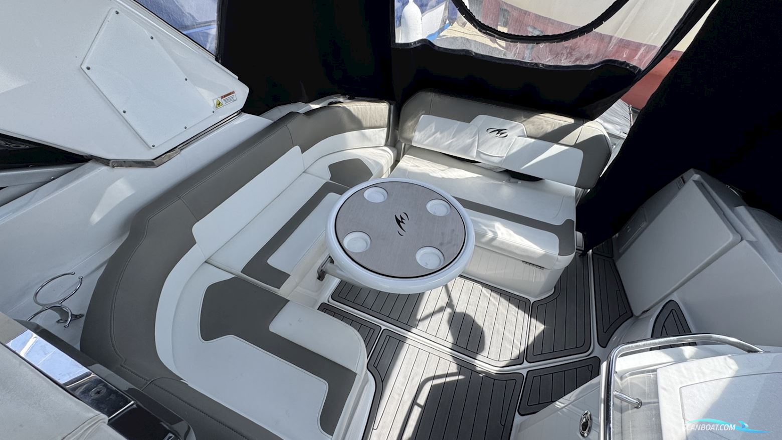 Monterey 275 Sport Yacht