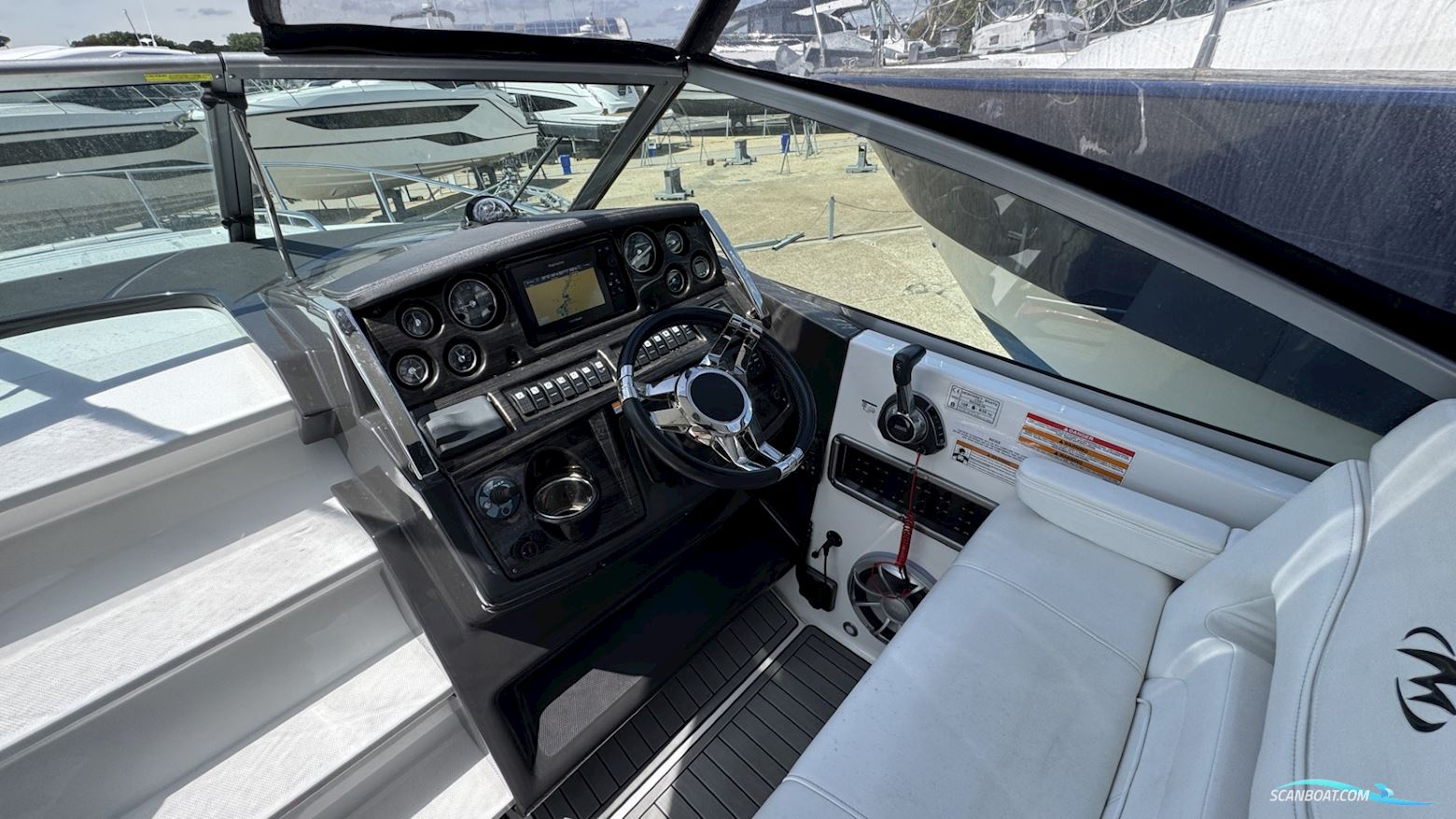 Monterey 275 Sport Yacht