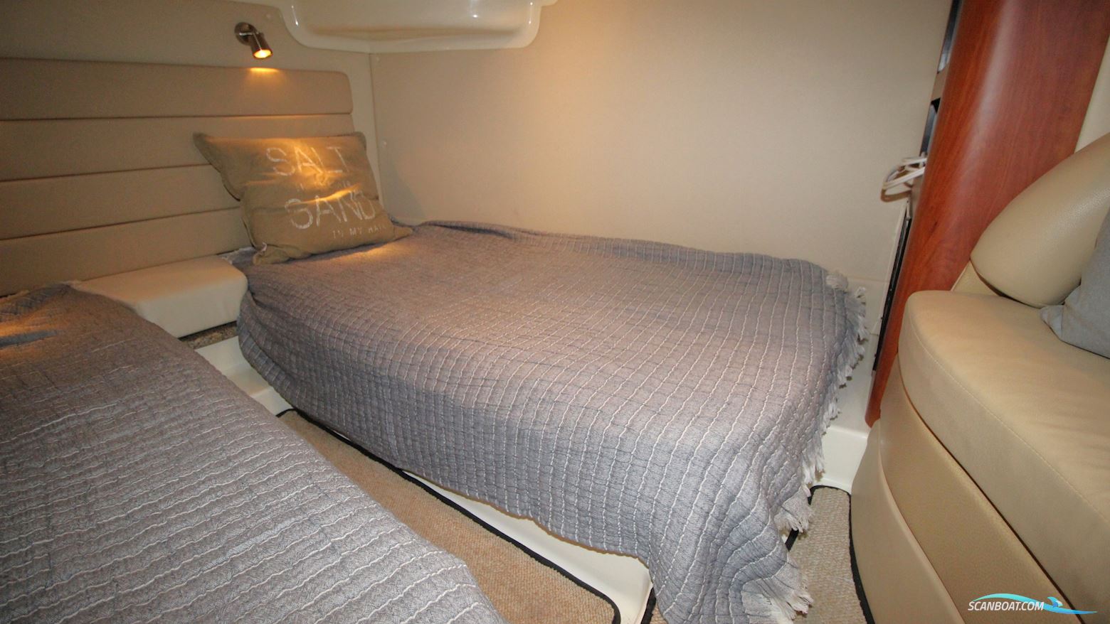 Monterey 350 / 370 Yacht