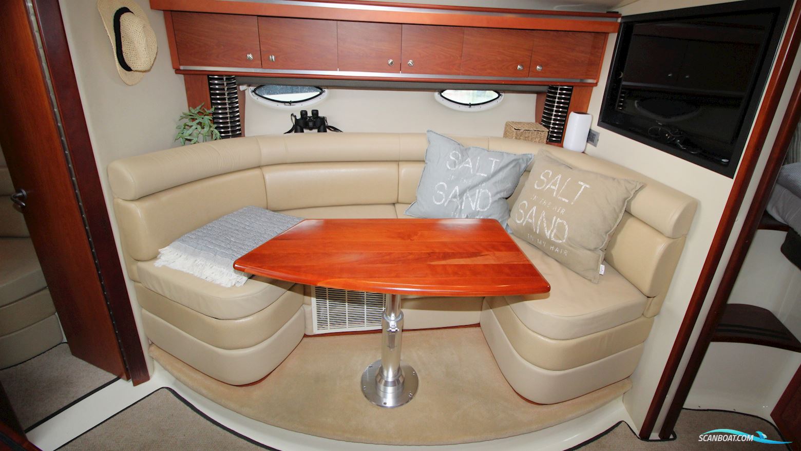 Monterey 350 / 370 Yacht