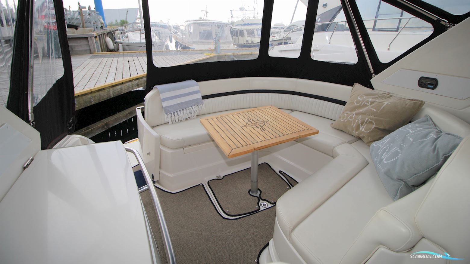 Monterey 350 / 370 Yacht