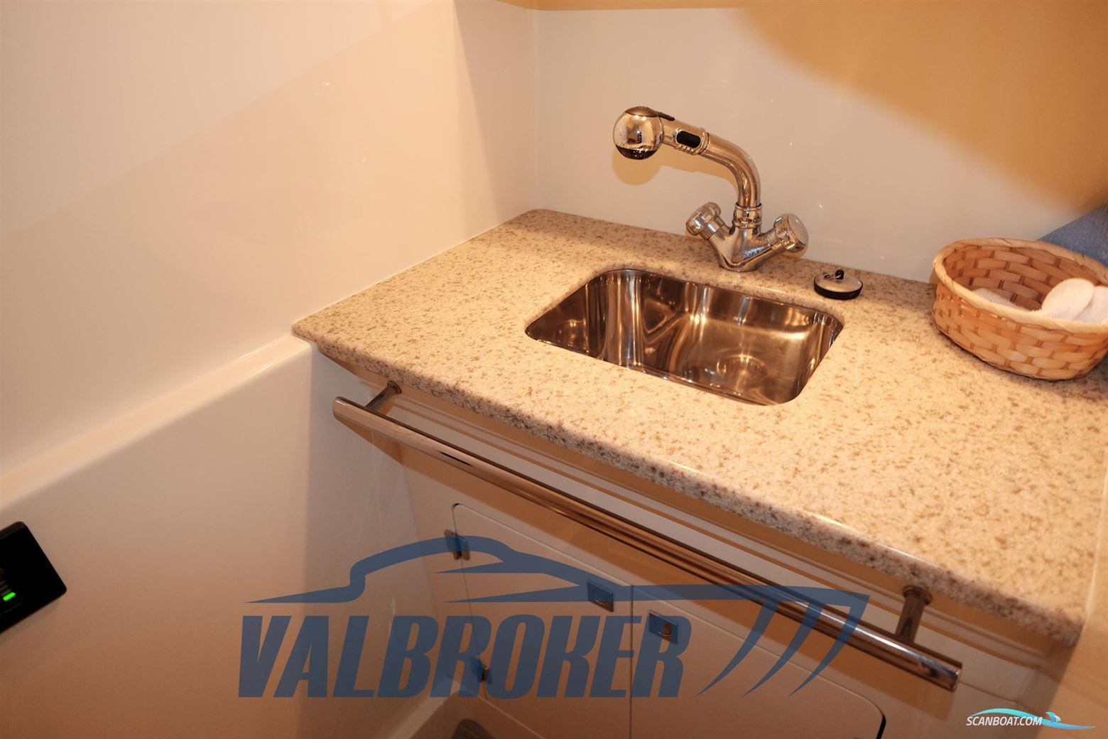 Monterey Boats 415 SY Sport Yacht