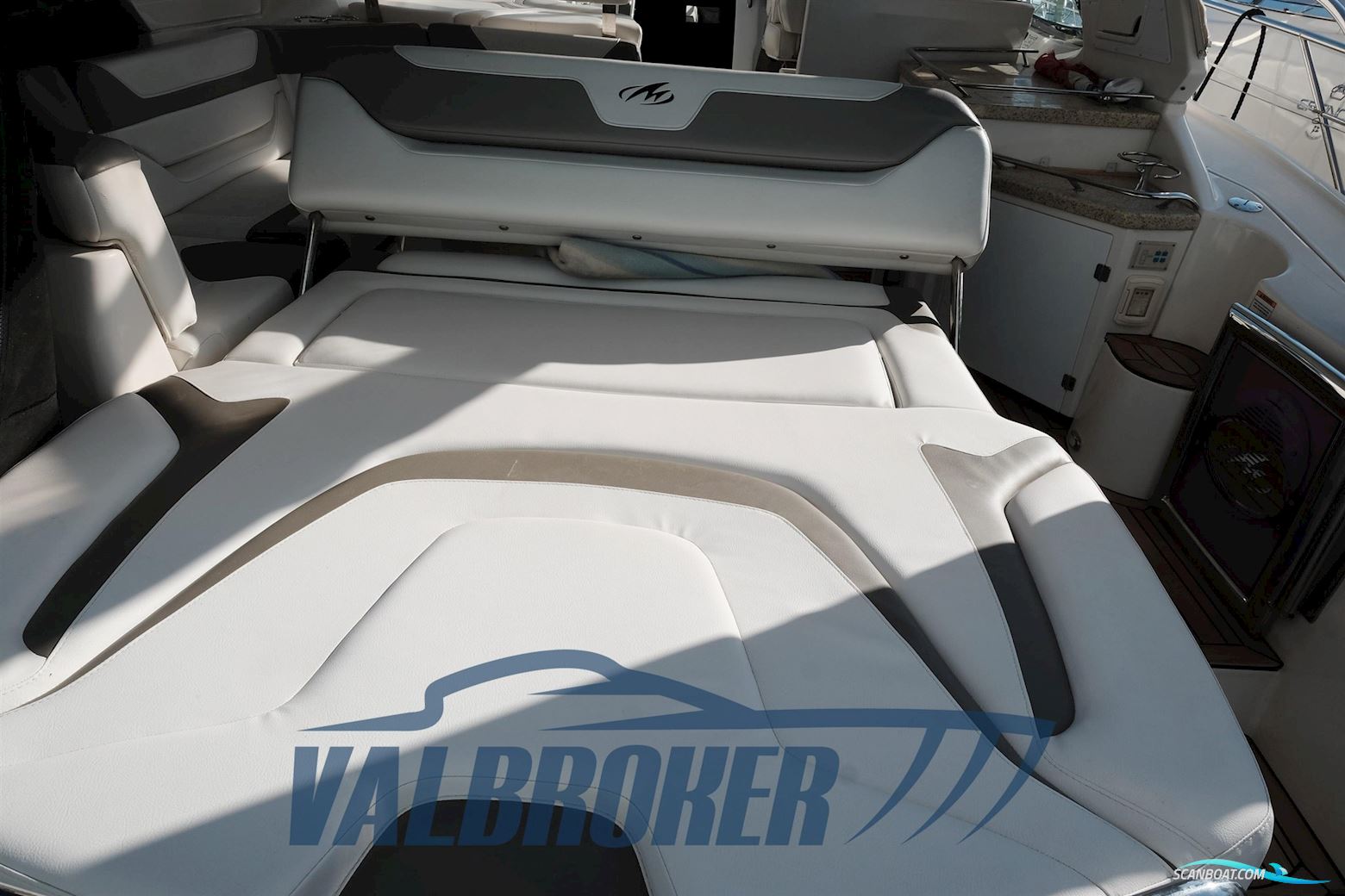 Monterey Boats 415 SY Sport Yacht