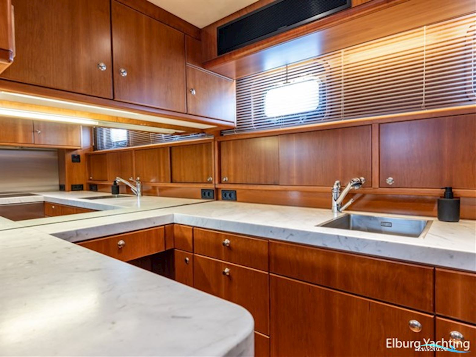 Moonen 68 - Flybridge 