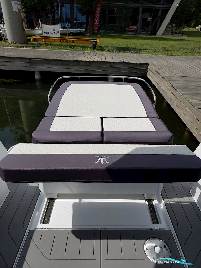 Nautic 880